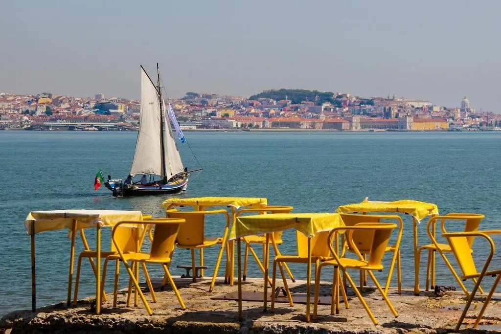 Vista Lisboa Guest Apartments Almada